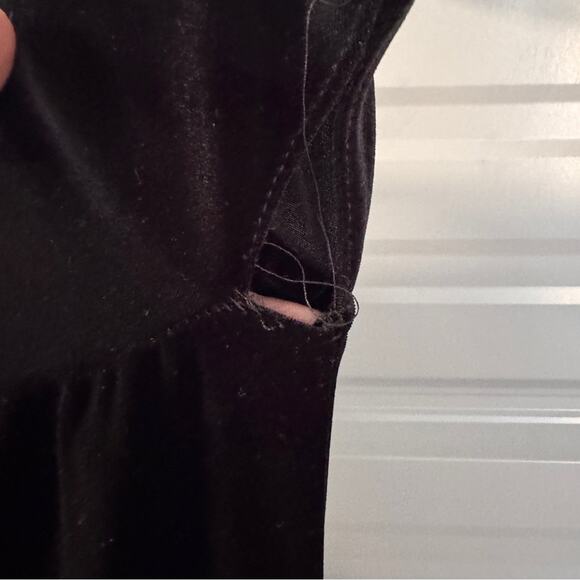 Boohoo Black Velvet Off-Shoulder Bodycon Midi Dress - Picture 8 of 9